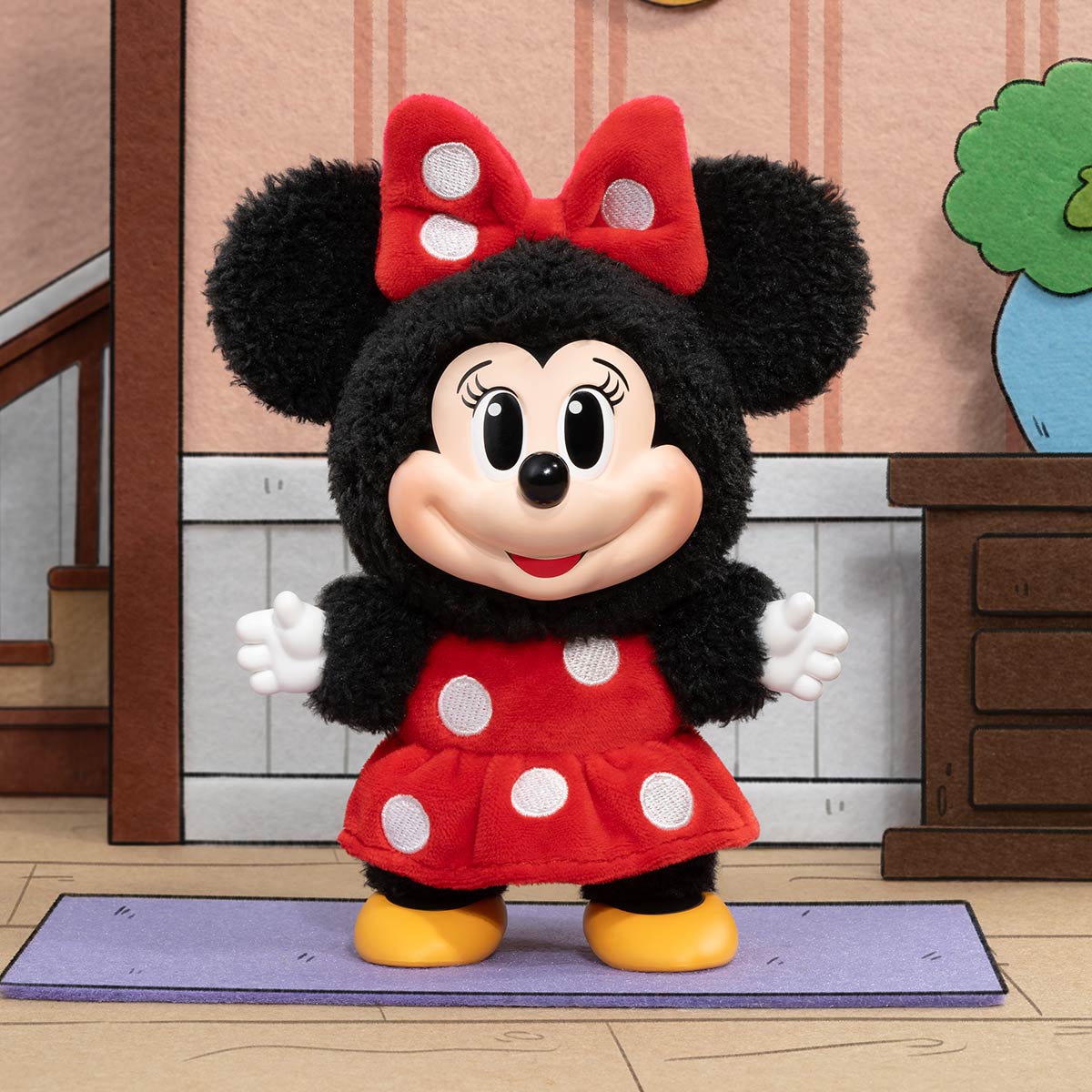 Mickey Family Cute Together Keychain Series Figure (Single Blind Box)