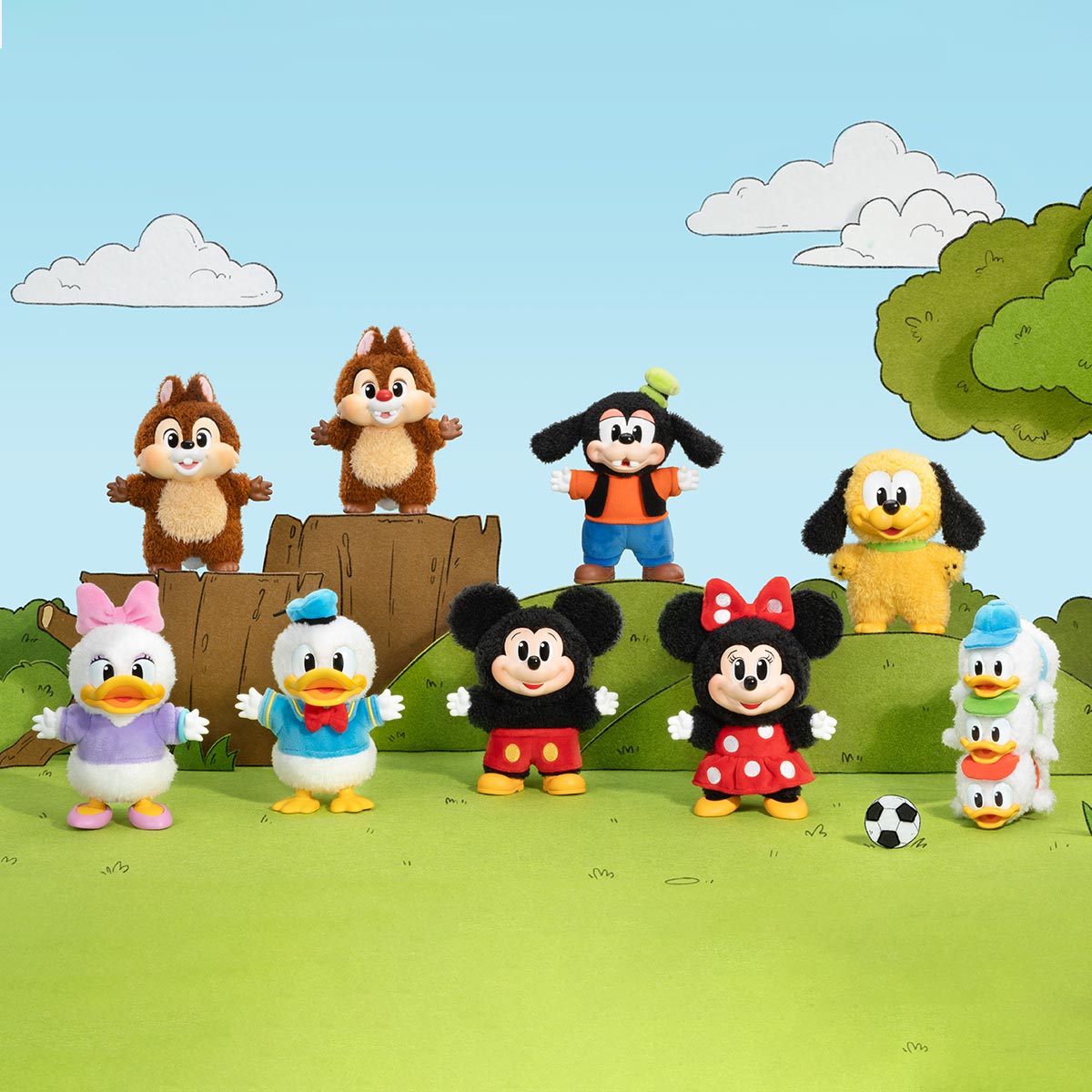 Mickey Family Cute Together Keychain Series Figure (Single Blind Box)