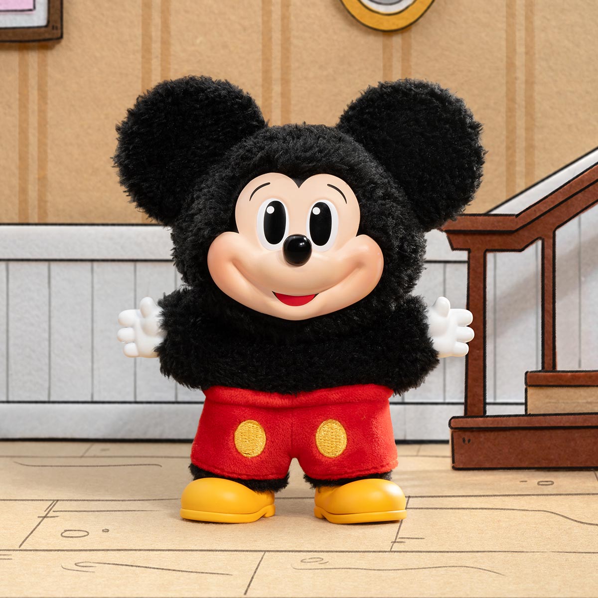 Mickey Family Cute Together Keychain Series Figure (Single Blind Box)